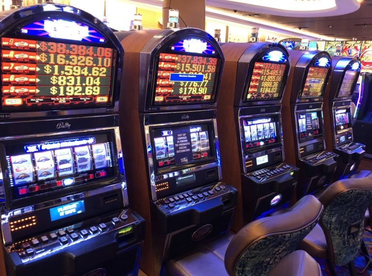 viabola slot mobile app interface showing Liga 1 markets and live casino tables